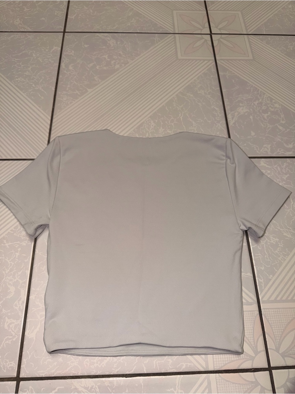 Babaton By Aritzia Pale Gray Short Sleeve Crop Top - Picture 2 of 3